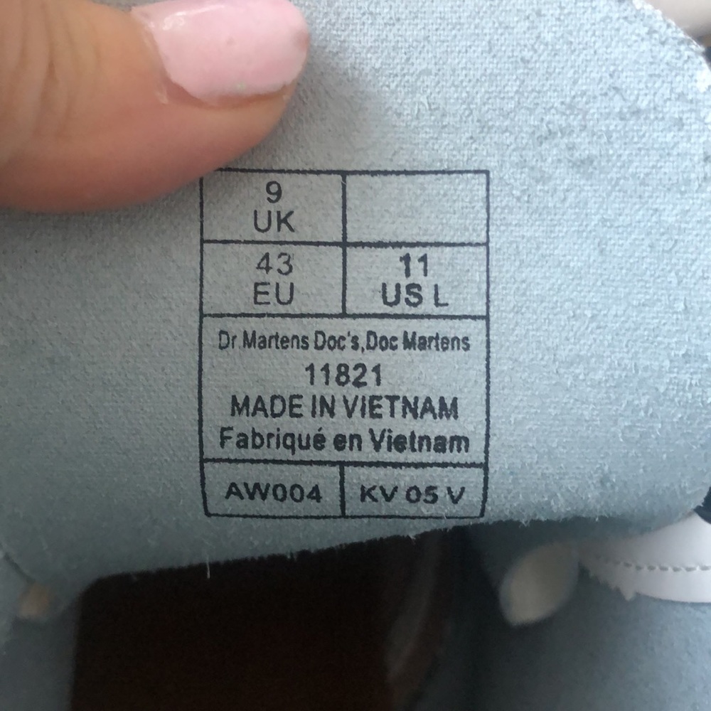 Dr. Martens 1460 Patent LEATHER LACE UP BOOTS - Picture 5 of 5